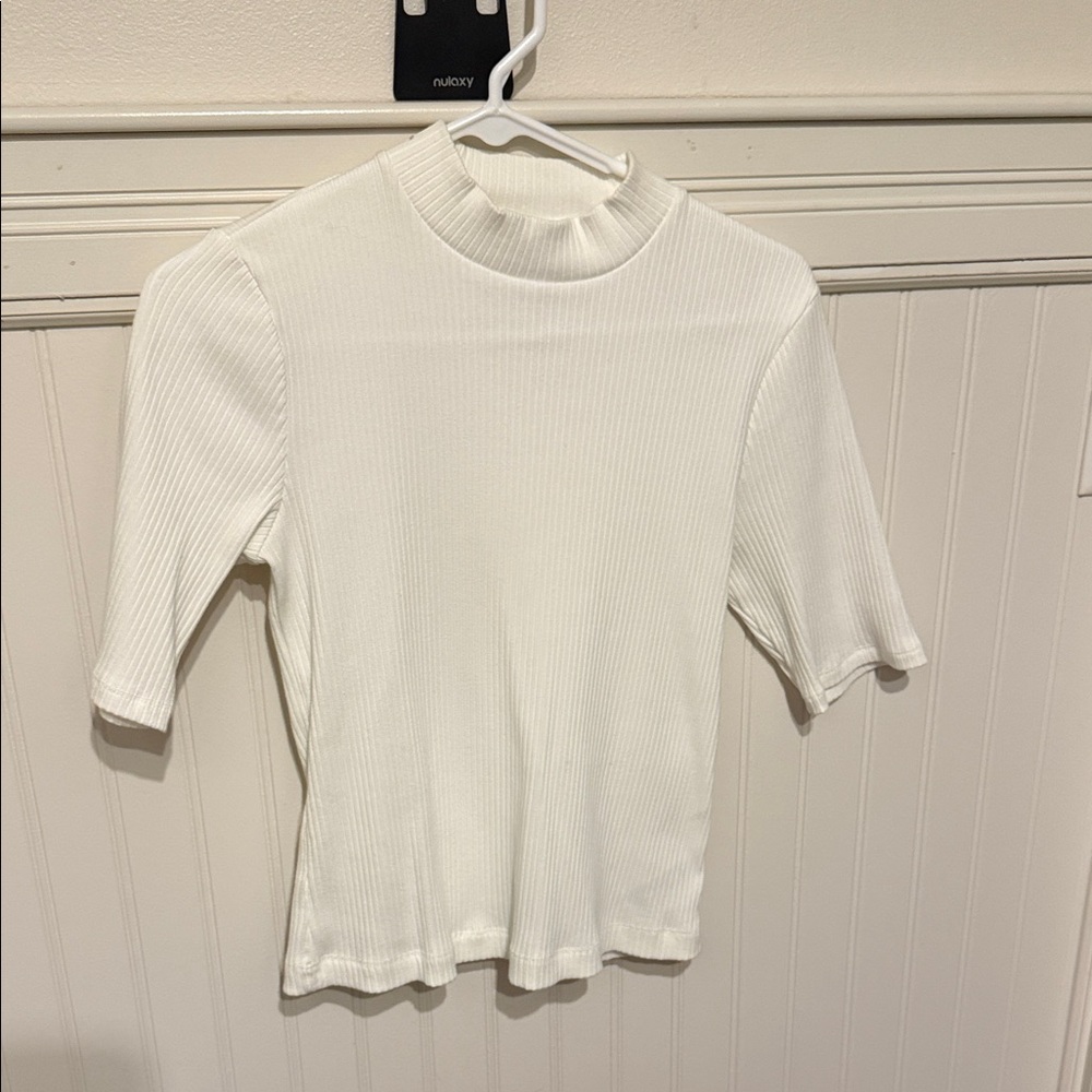 Old Navy Ribbed Mock Neck Short Sleeve Top EUC